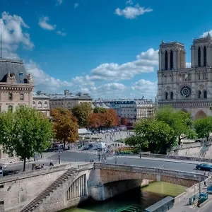 Les Rives De Notre-dame Hotel